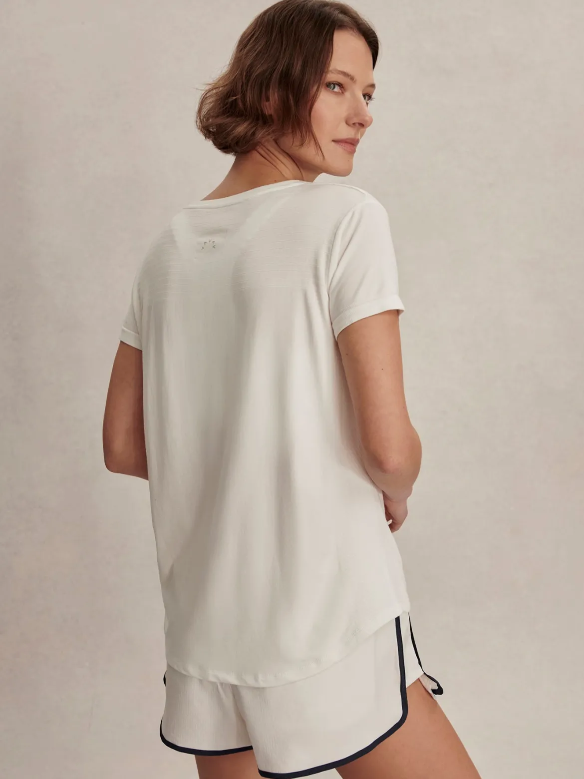 Saskia Seamless Longline Tee - White
