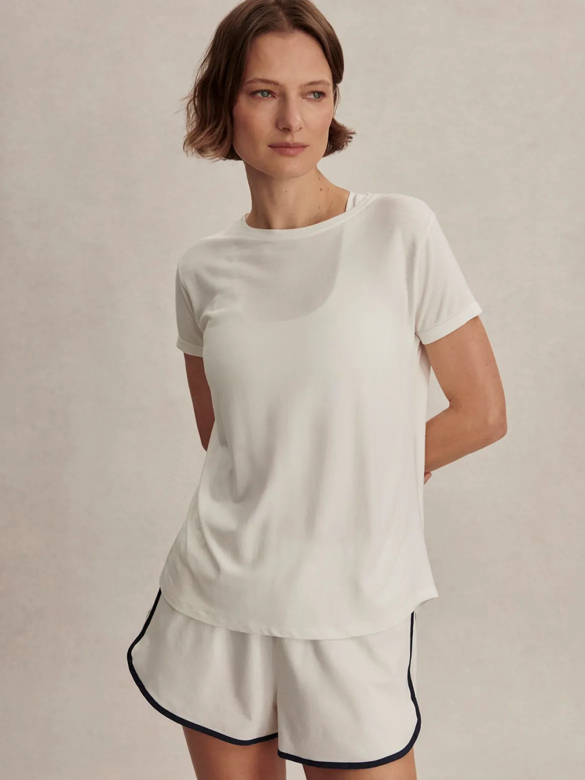 Saskia Seamless Longline Tee - White