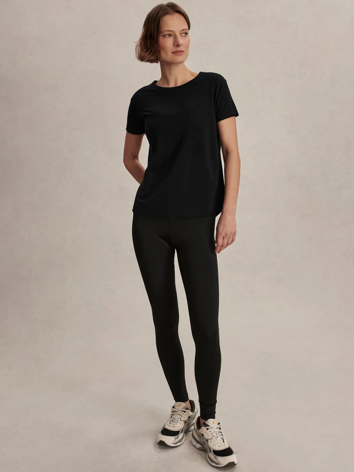 Saskia Seamless Longline Tee - Black