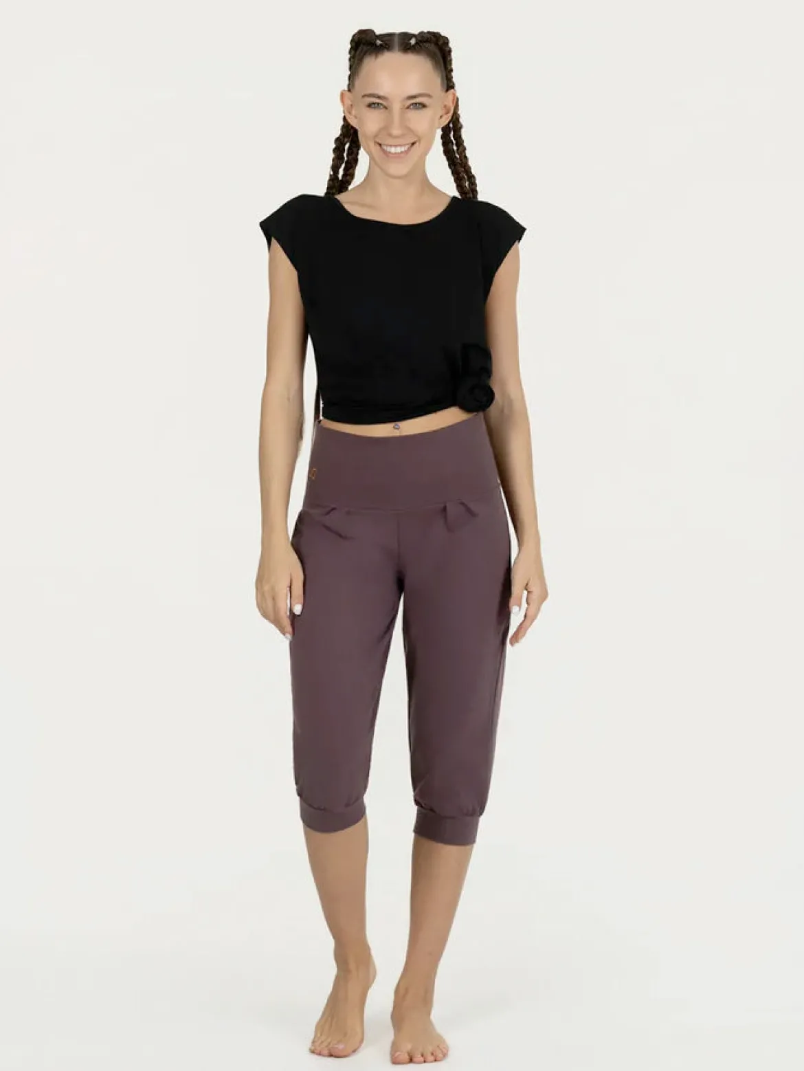 Sukha Capri Yoga Pants - Berry
