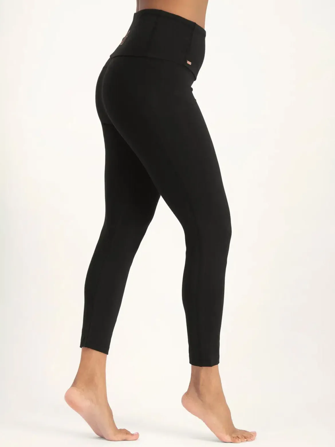 Surya 7/8 Yoga Leggings - Onyx Black